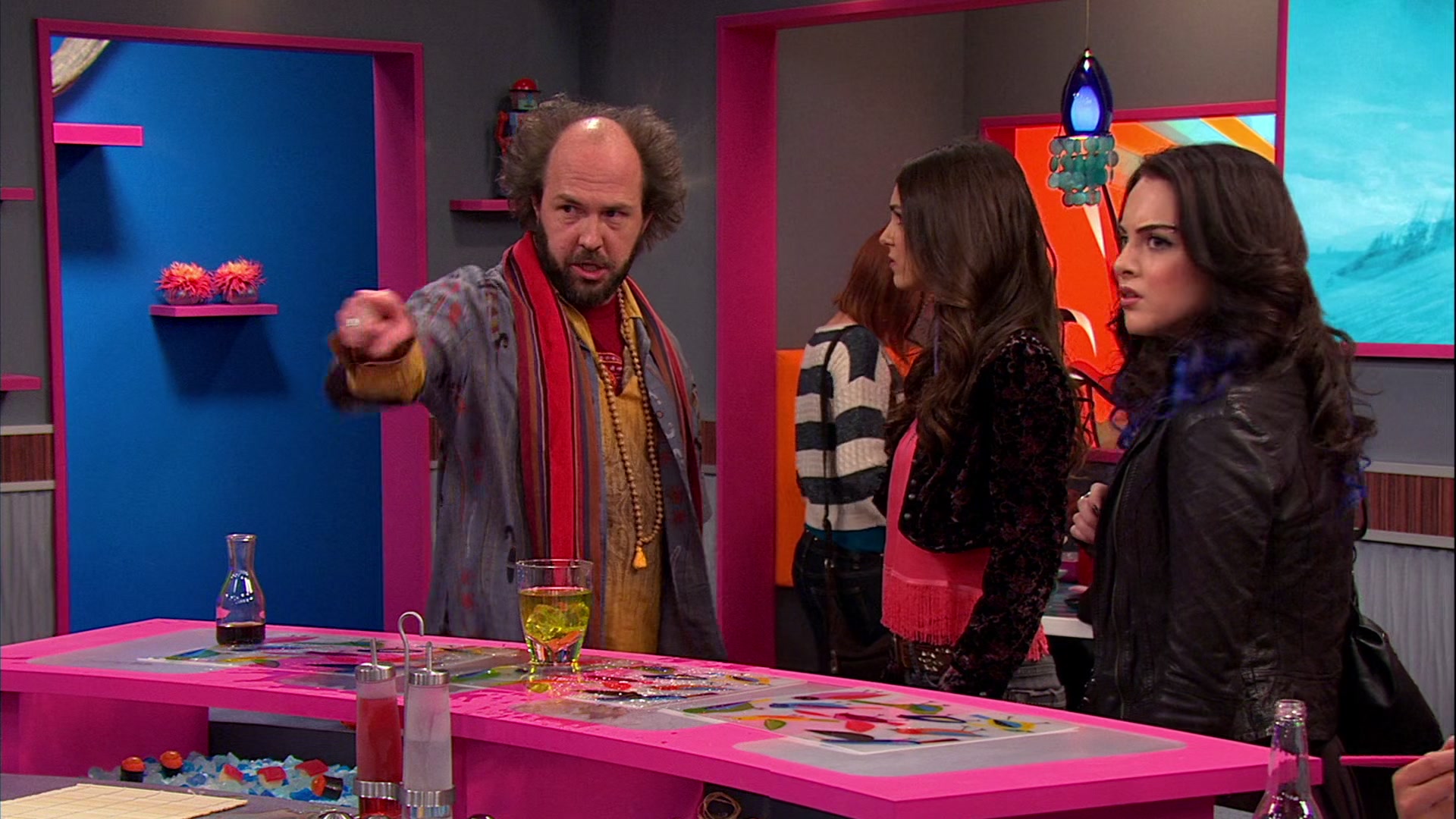 Victorious_S03E06_ToriJadesPlaydate_VJBR_1953.jpg