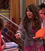 Victorious_S01E02_TheBirdScene_VJBR_0106.jpg