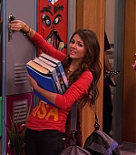 Victorious_S01E02_TheBirdScene_VJBR_0215.jpg