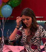 Victorious_S01E04_TheBirthweekSong_VJBR_1913.jpg