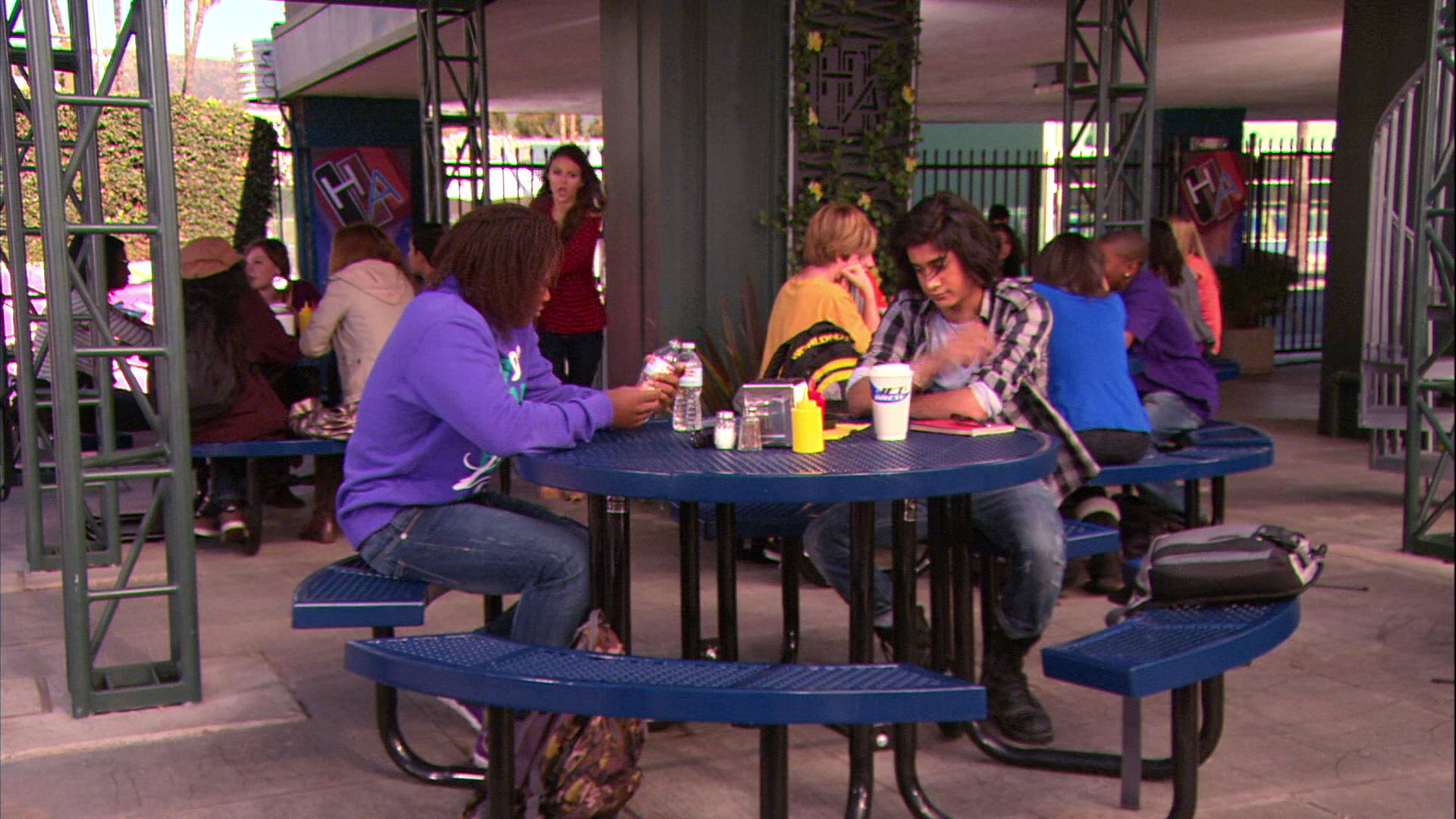 Victorious_S01E05JadeDumpsBeck_VJBR_0106.jpg