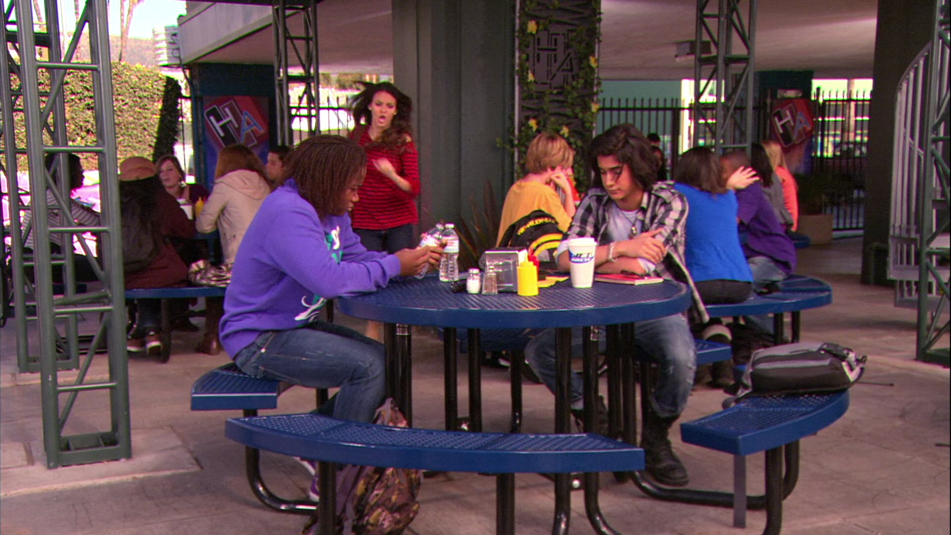 Victorious_S01E05JadeDumpsBeck_VJBR_0107.jpg