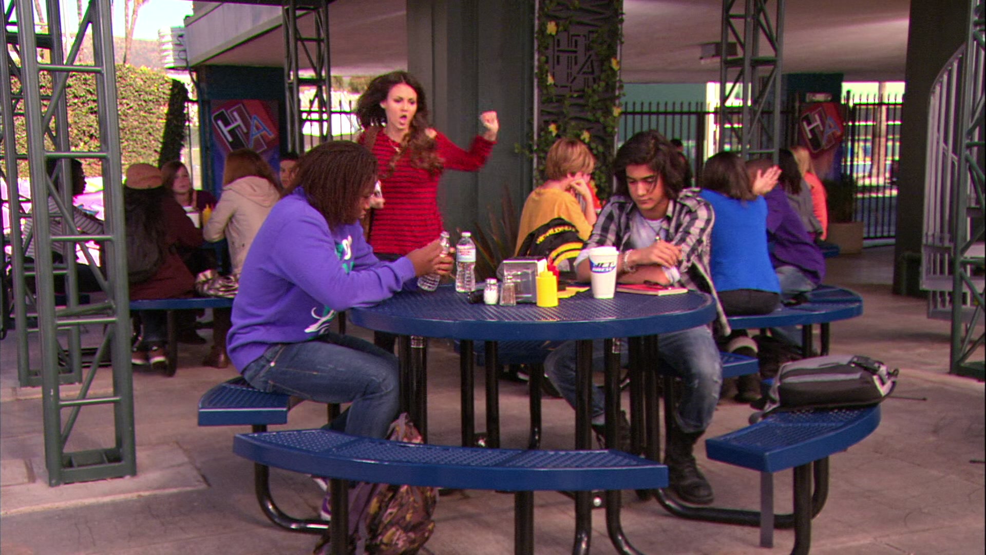 Victorious_S01E05JadeDumpsBeck_VJBR_0108.jpg