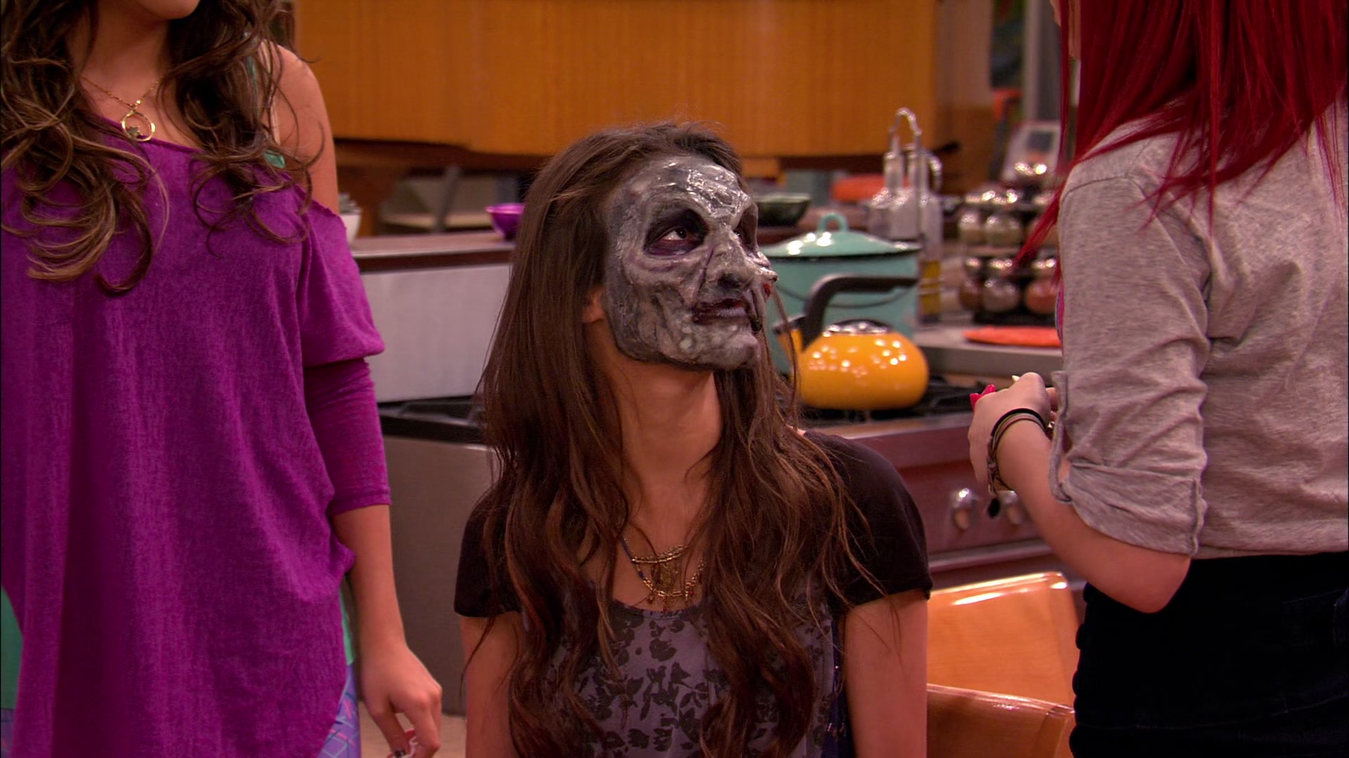 Victorious_S01E06_ToriTheZombie_VJBR_1387.jpg