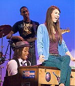 Victorious_1x01_MakeItShineRehearsals_VJBR_283029.jpg