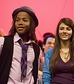 Victorious_1x01_MakeItShineRehearsals_VJBR_284329.jpg