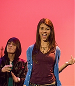 Victorious_1x01_MakeItShineRehearsals_VJBR_28829.jpg