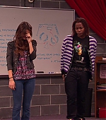 Victorious_S01E20_SleepoverAtSikowitzs_VJBR_0030.jpg