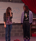 Victorious_S01E20_SleepoverAtSikowitzs_VJBR_0032.jpg