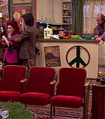 Victorious_S01E20_SleepoverAtSikowitzs_VJBR_1961.jpg