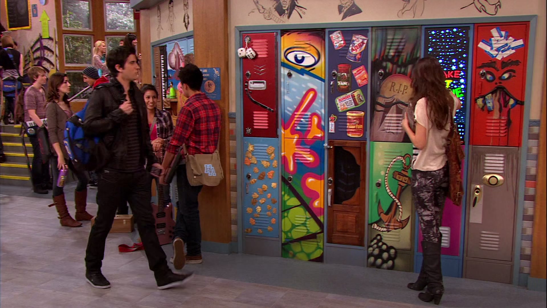 Victorious_S02E01_BegginOnYourKnees_VJBR_0434.jpg