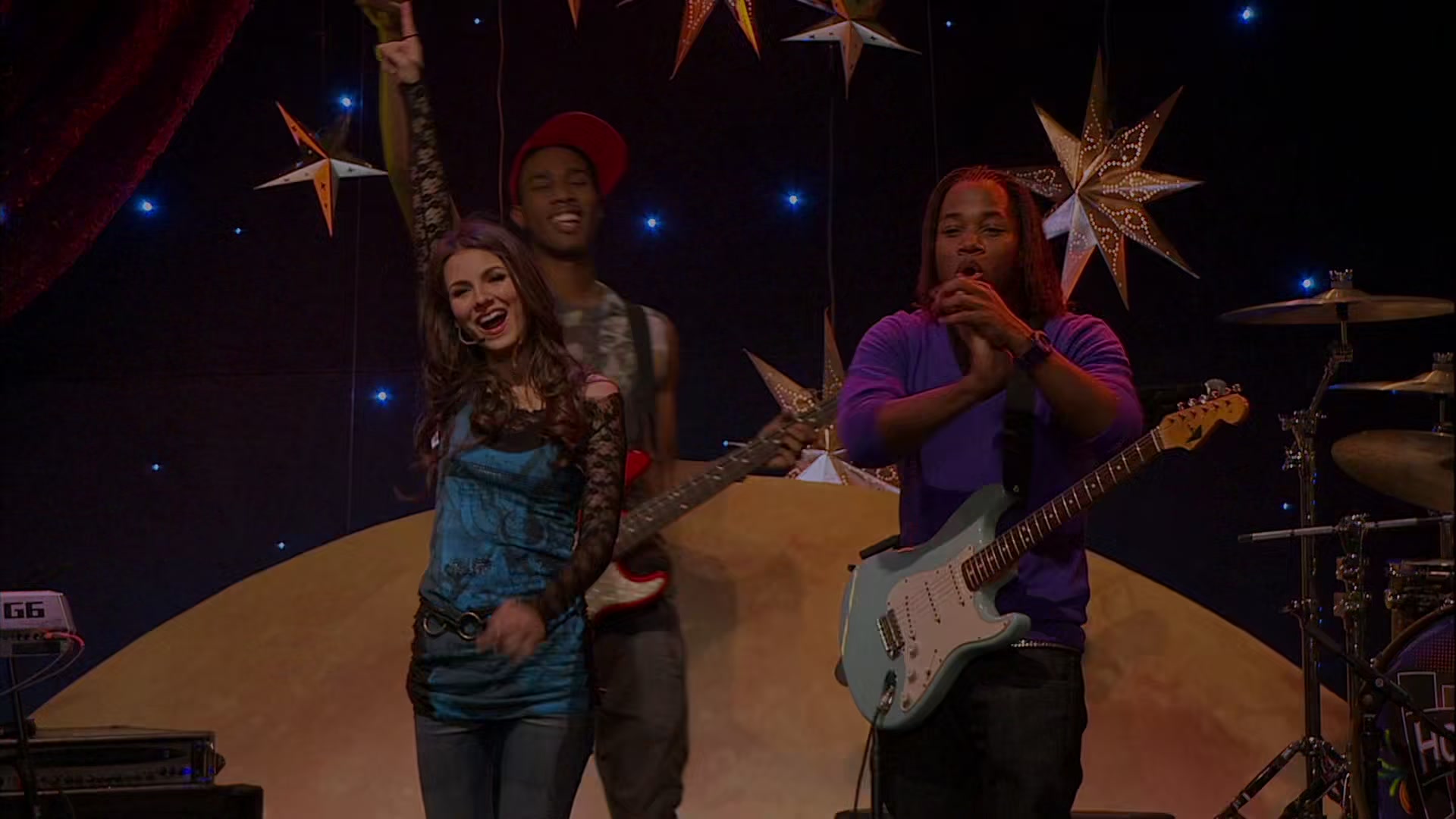 Victorious_S02E01_BegginOnYourKnees_VJBR_3319.jpg