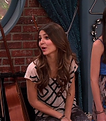 Victorious_S02E01_BegginOnYourKnees_VJBR_0109.jpg