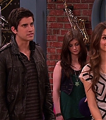 Victorious_S02E01_BegginOnYourKnees_VJBR_0144.jpg