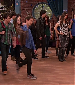 Victorious_S02E01_BegginOnYourKnees_VJBR_0184.jpg