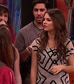 Victorious_S02E01_BegginOnYourKnees_VJBR_0201.jpg