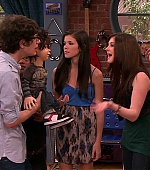 Victorious_S02E01_BegginOnYourKnees_VJBR_0204.jpg