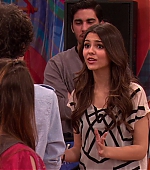 Victorious_S02E01_BegginOnYourKnees_VJBR_0211.jpg