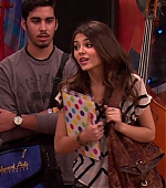 Victorious_S02E01_BegginOnYourKnees_VJBR_0231.jpg