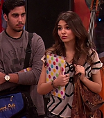 Victorious_S02E01_BegginOnYourKnees_VJBR_0233.jpg