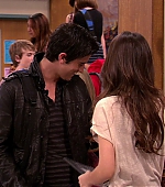 Victorious_S02E01_BegginOnYourKnees_VJBR_0505.jpg