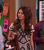 Victorious_S02E01_BegginOnYourKnees_VJBR_0928.jpg