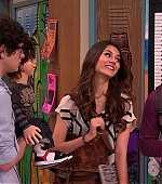 Victorious_S02E01_BegginOnYourKnees_VJBR_0954.jpg