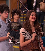 Victorious_S02E01_BegginOnYourKnees_VJBR_0955.jpg