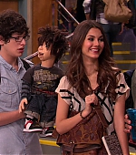 Victorious_S02E01_BegginOnYourKnees_VJBR_0957.jpg