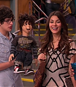 Victorious_S02E01_BegginOnYourKnees_VJBR_0960.jpg