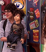 Victorious_S02E01_BegginOnYourKnees_VJBR_1086.jpg