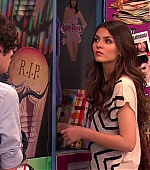 Victorious_S02E01_BegginOnYourKnees_VJBR_1091.jpg