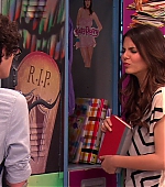 Victorious_S02E01_BegginOnYourKnees_VJBR_1101.jpg