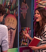 Victorious_S02E01_BegginOnYourKnees_VJBR_1102.jpg