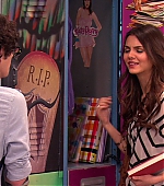 Victorious_S02E01_BegginOnYourKnees_VJBR_1103.jpg