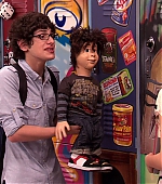 Victorious_S02E01_BegginOnYourKnees_VJBR_1114.jpg