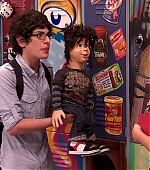 Victorious_S02E01_BegginOnYourKnees_VJBR_1139.jpg