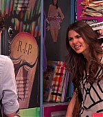 Victorious_S02E01_BegginOnYourKnees_VJBR_1150.jpg