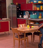 Victorious_S02E01_BegginOnYourKnees_VJBR_1226.jpg