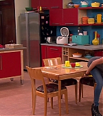 Victorious_S02E01_BegginOnYourKnees_VJBR_1227.jpg