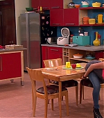 Victorious_S02E01_BegginOnYourKnees_VJBR_1228.jpg