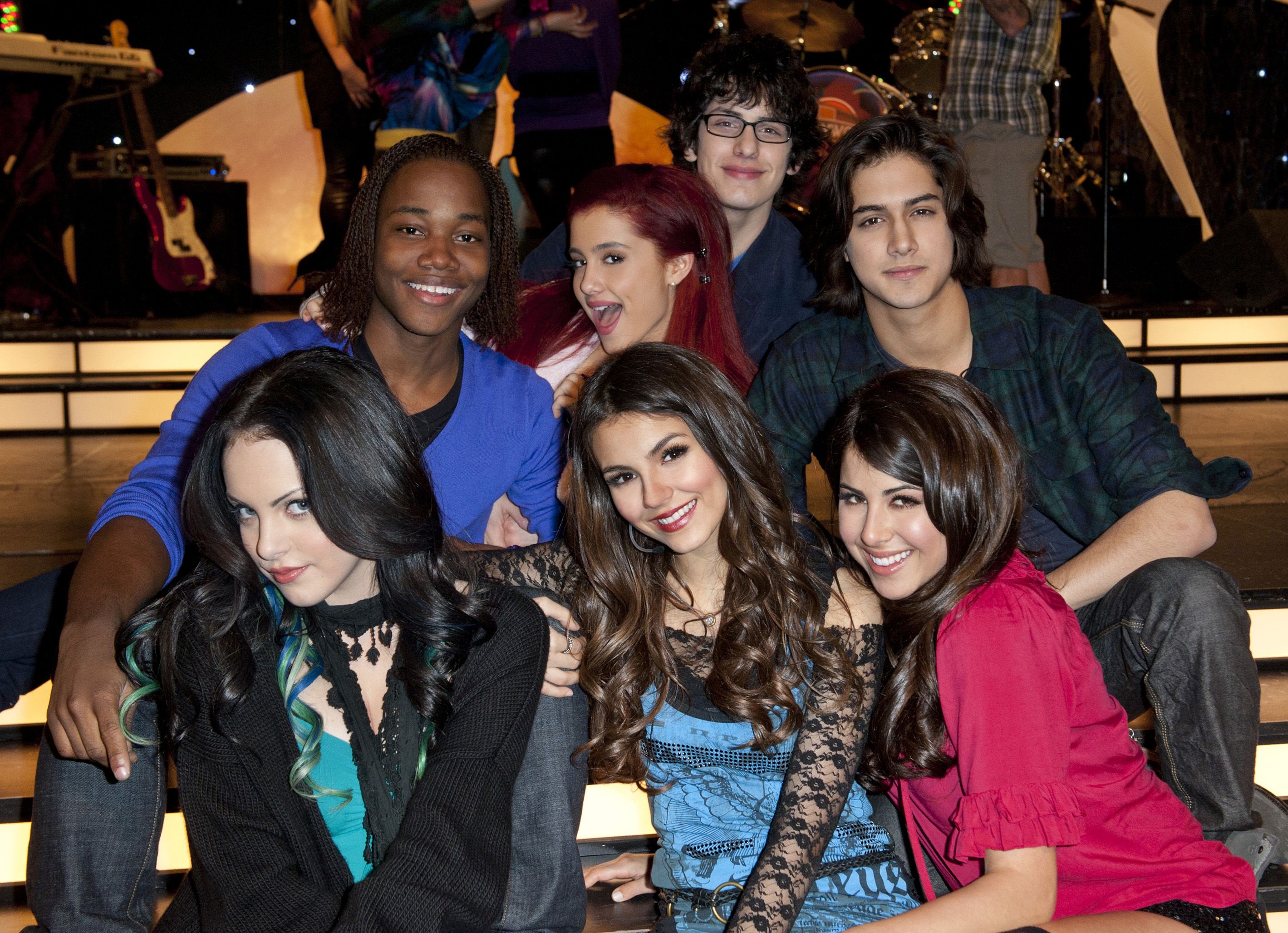 Victorious_2x01_BTS_VJBR.jpg