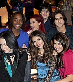 Victorious_2x01_BTS_VJBR.jpg