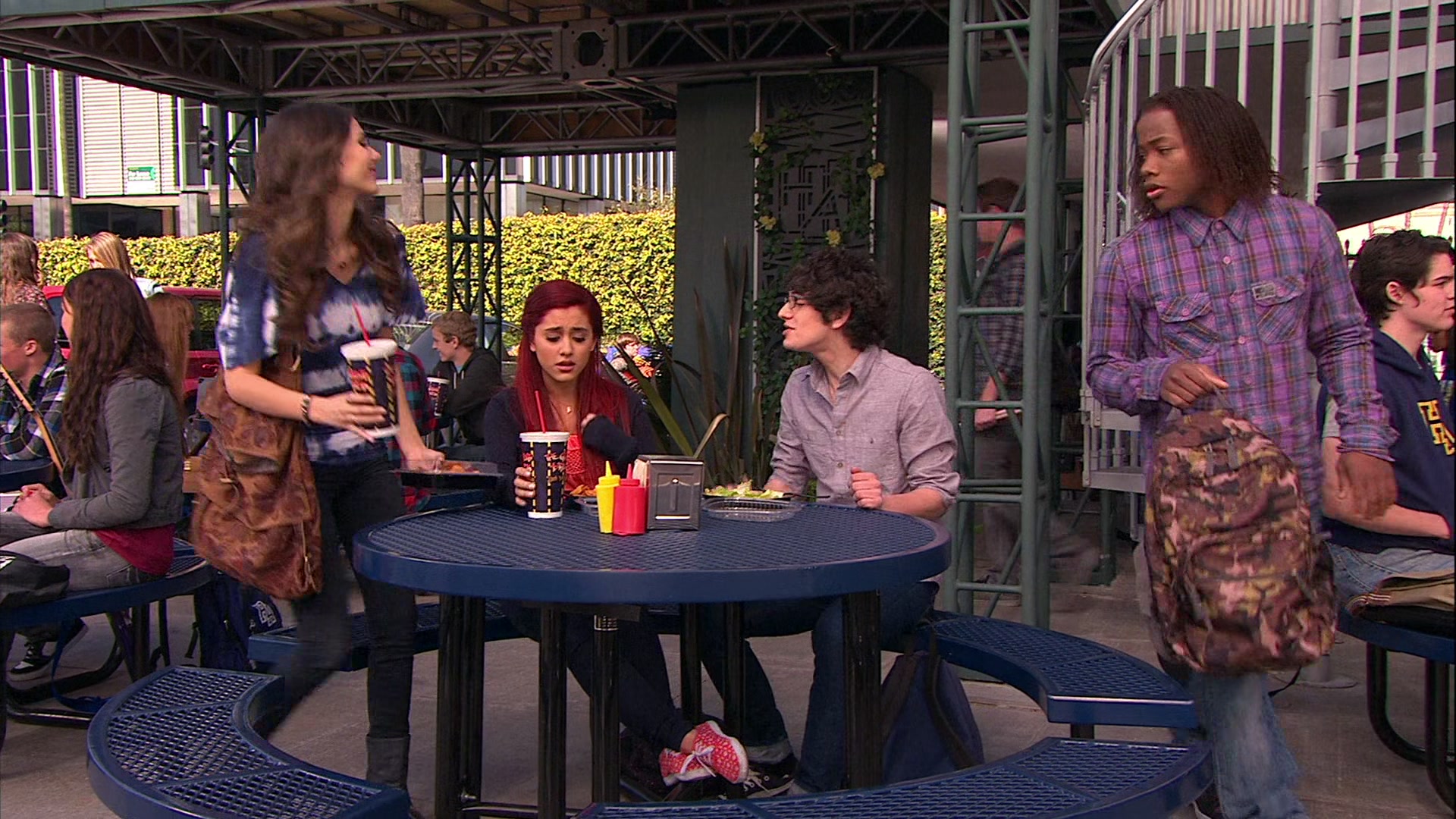 Victorious_S02E03_IceCreamForKe_ha_VJBR_0101.jpg