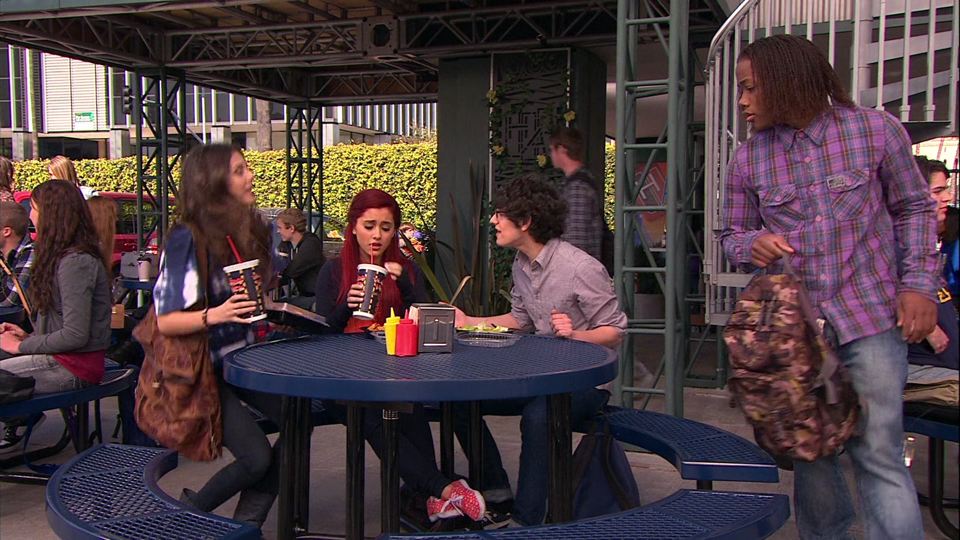 Victorious_S02E03_IceCreamForKe_ha_VJBR_0102.jpg