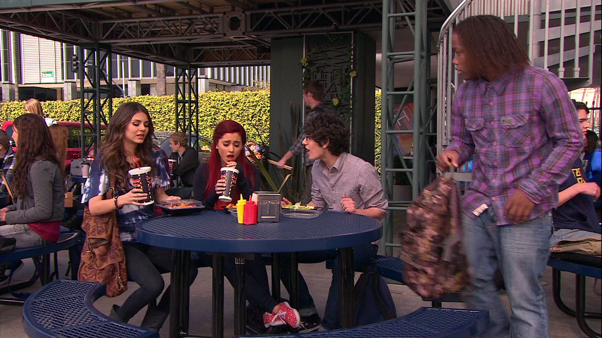 Victorious_S02E03_IceCreamForKe_ha_VJBR_0103.jpg