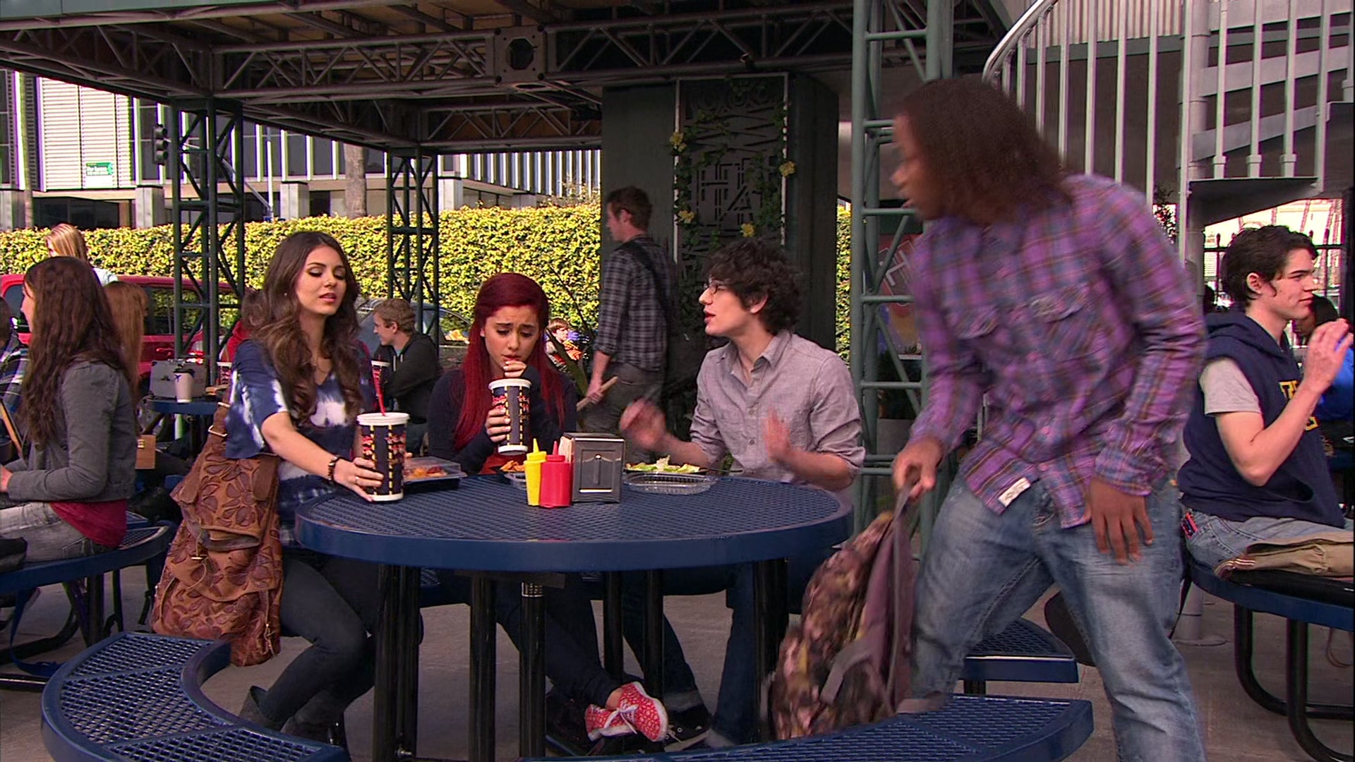 Victorious_S02E03_IceCreamForKe_ha_VJBR_0104.jpg