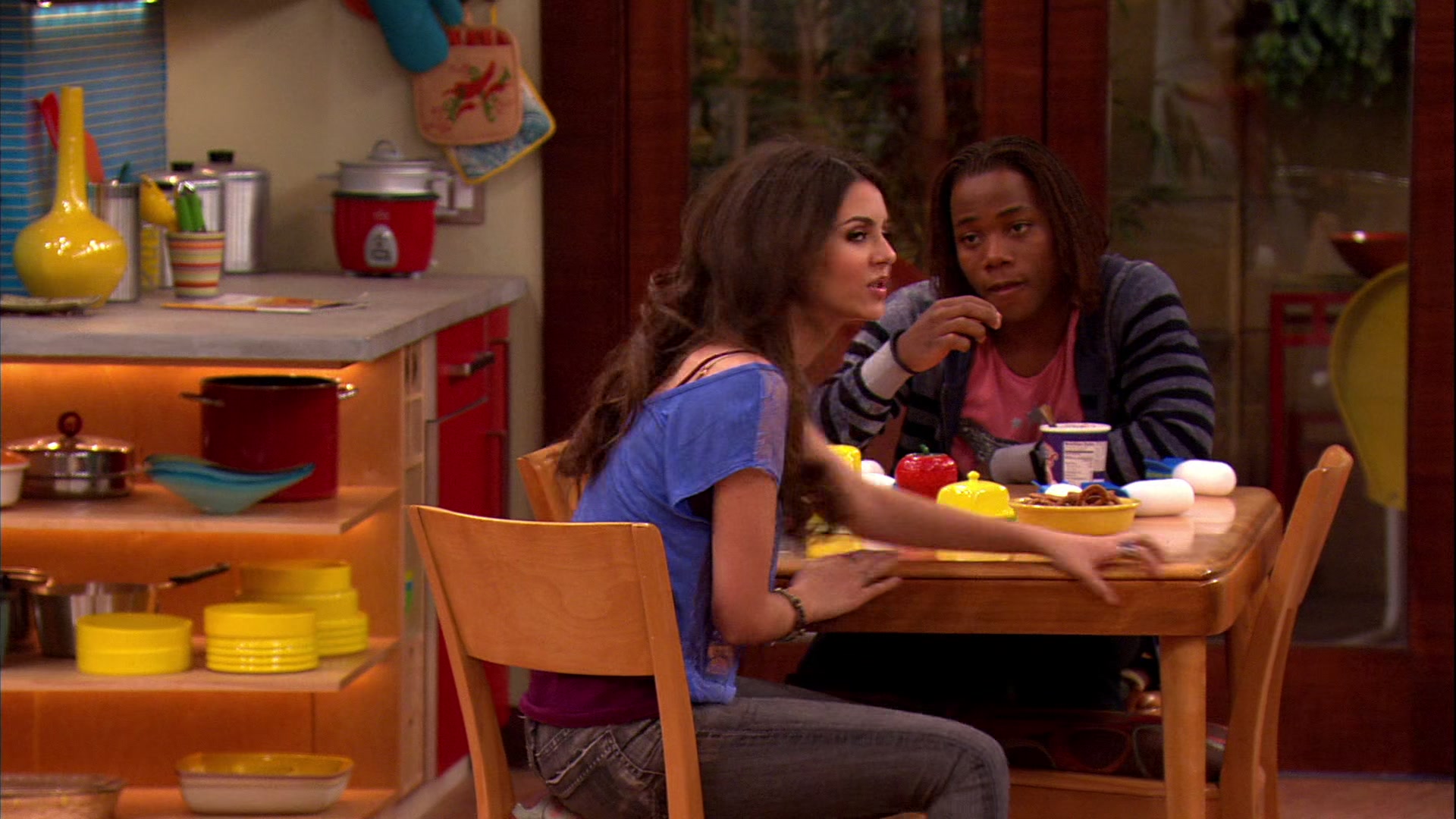 Victorious_S02E03_IceCreamForKe_ha_VJBR_0942.jpg