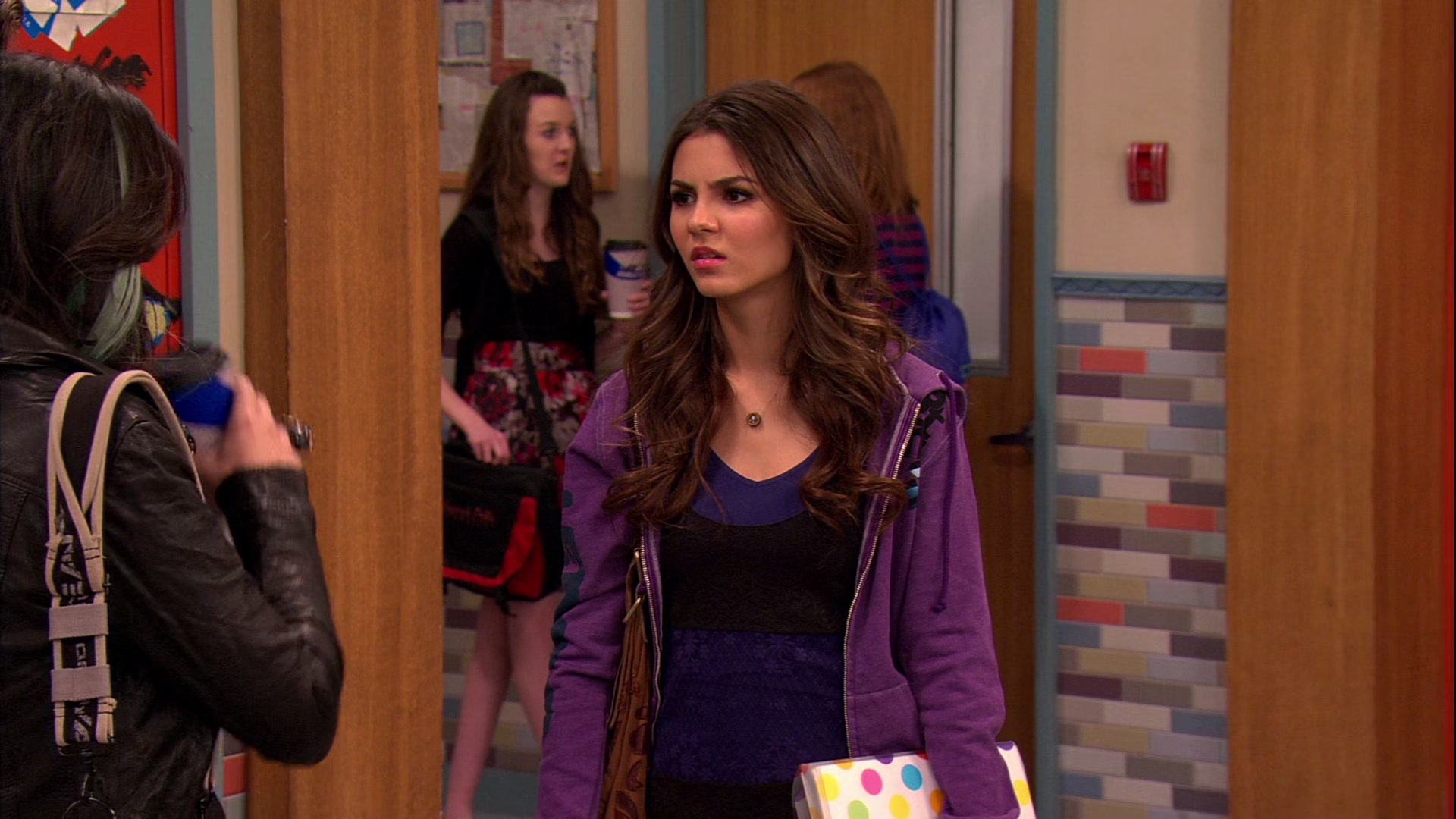 Victorious_S02E03_IceCreamForKe_ha_VJBR_1815.jpg