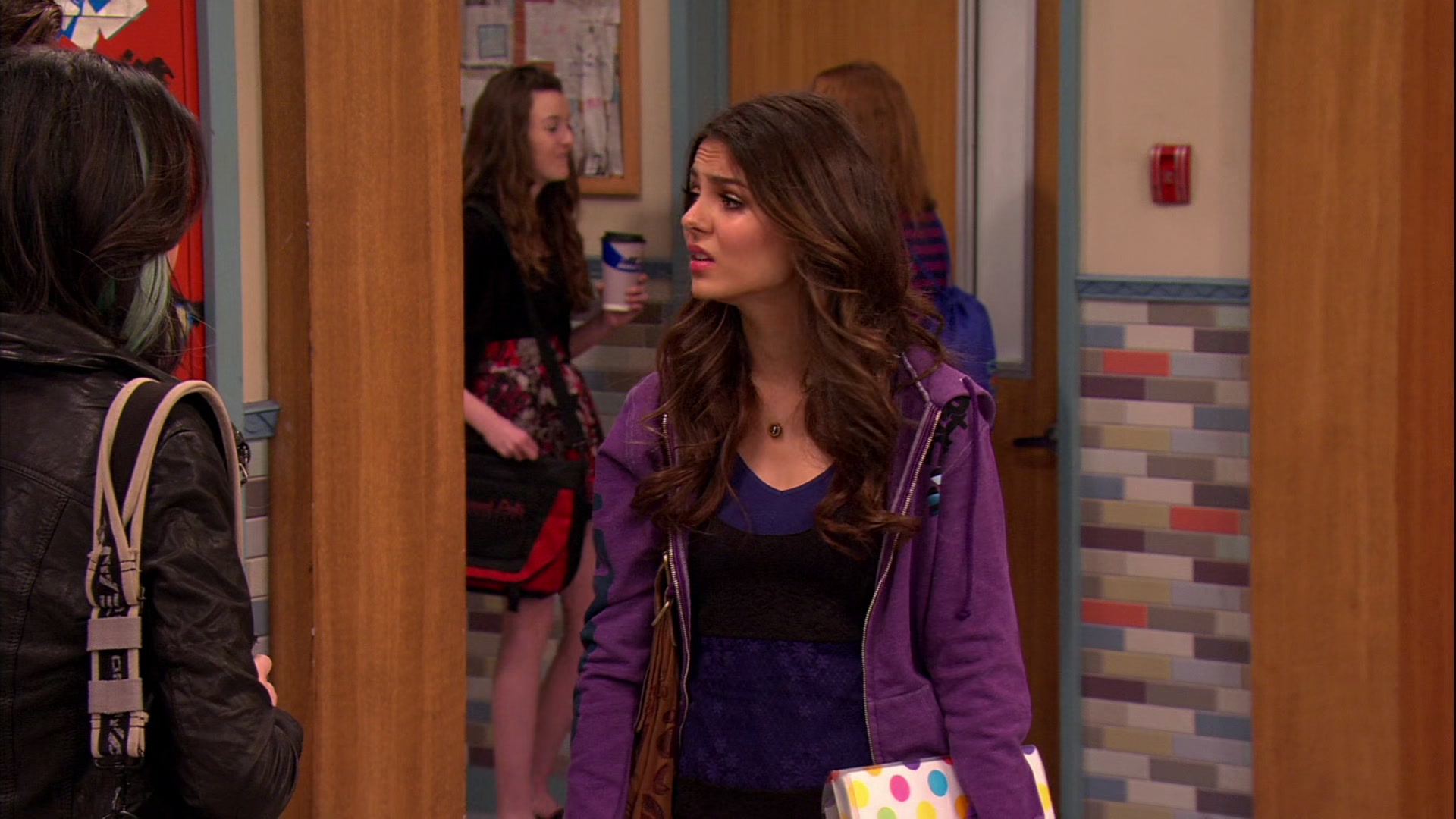 Victorious_S02E03_IceCreamForKe_ha_VJBR_1822.jpg